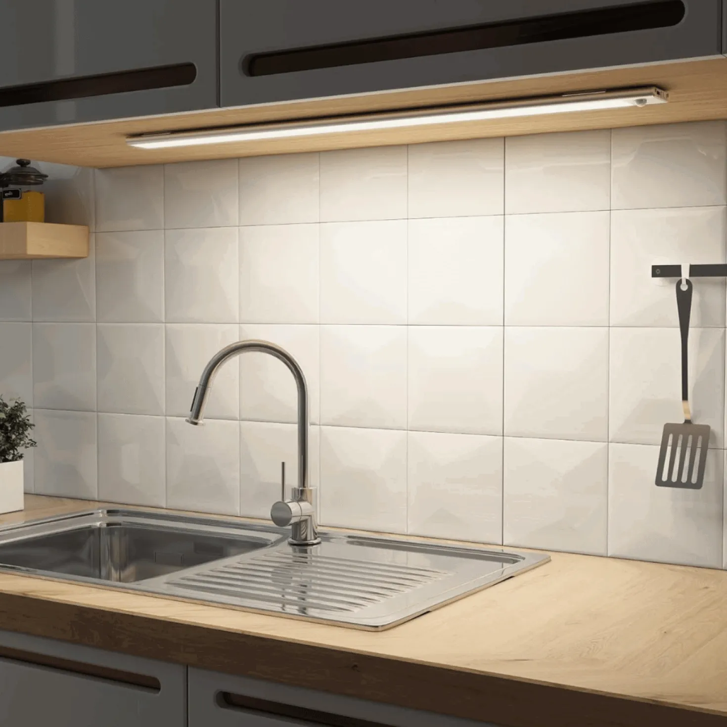 Underskabsarmatur med Sensor | 40cm | Batteri | 4300K | 265lm | 2.3W | SEWERYN | Hvid